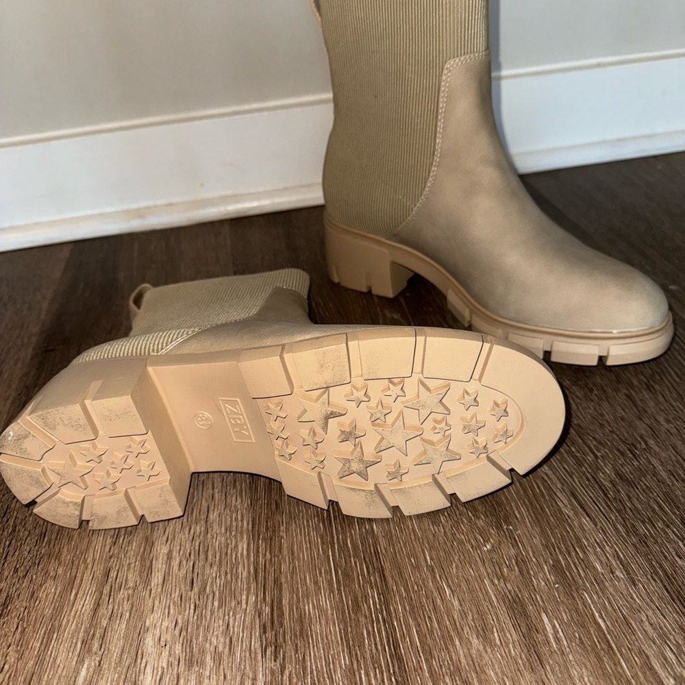 ZBY women’s boots size 8.5